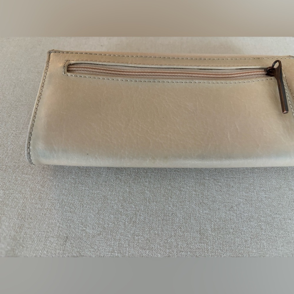 Matt & Nat vegan leather cream wallet - Picture 7 of 11